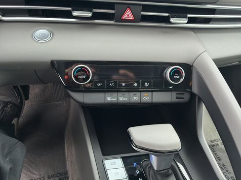 Certified 2023 Hyundai Elantra SEL FWD image 15