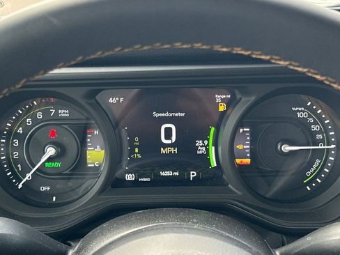 Used 2024 Jeep Wrangler Unlimited w/ Technology Group image 23