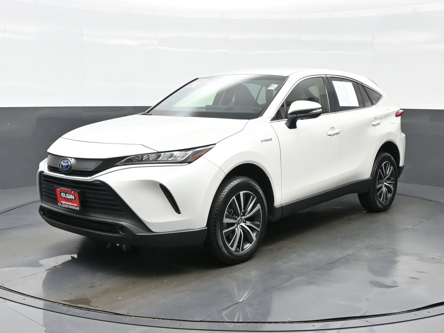 Used 2021 Toyota Venza LE AWD/4WD image 2