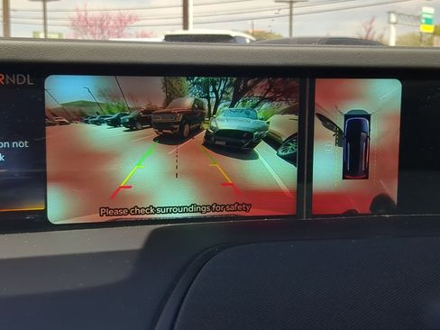 Used 2025 Lincoln Nautilus Reserve image 16