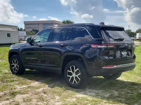 Used 2025 Jeep Grand Cherokee Limited RWD image 3