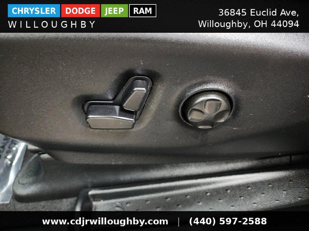 Used 2026 Chrysler Pacifica Select FWD image 16