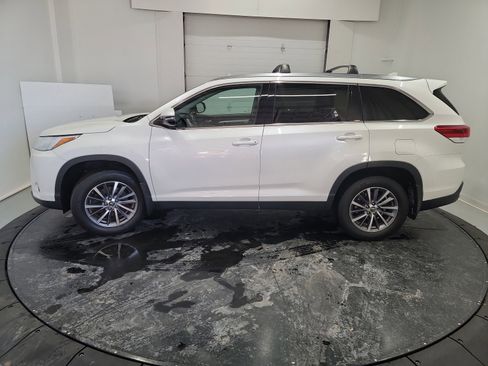 Used 2019 Toyota Highlander XLE image 4