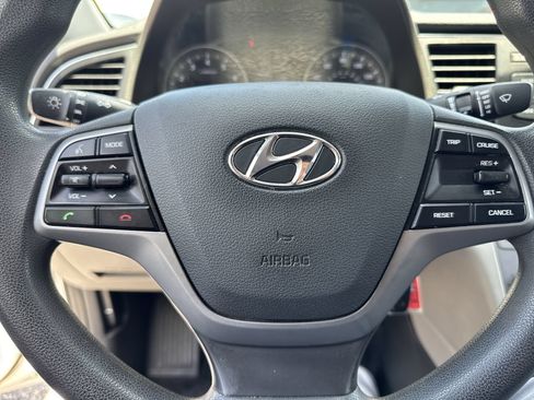 Used 2018 Hyundai Elantra SE FWD image 29