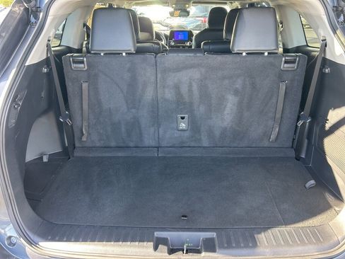 Used 2023 Toyota Highlander XLE image 16