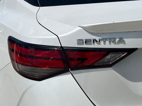 Used 2021 Nissan Sentra SR FWD image 12