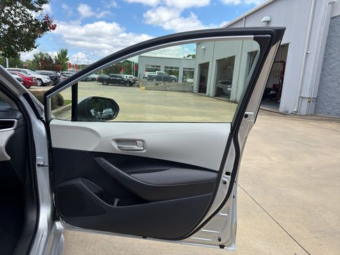 Used 2021 Toyota Corolla LE FWD image 19