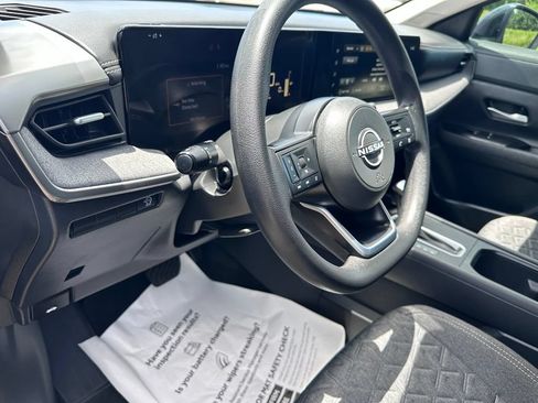 Used 2025 Nissan Kicks SV FWD image 14