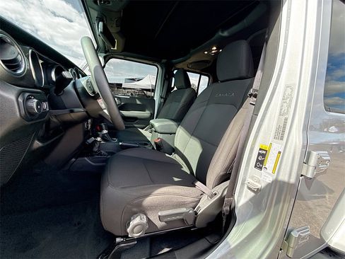 Used 2023 Jeep Wrangler Sahara image 23