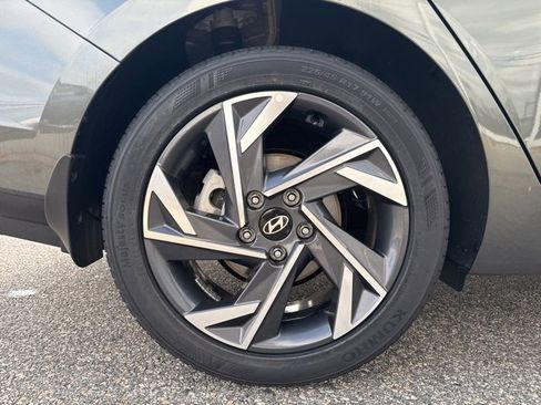 Certified 2025 Hyundai Elantra Sport image 66