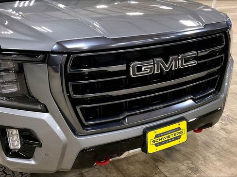Used 2023 GMC Yukon AT4 w/ Technology Package AWD/4WD image 29