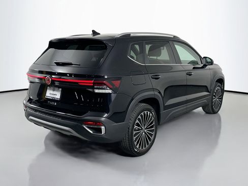 New 2025 Volkswagen Taos SE image 4