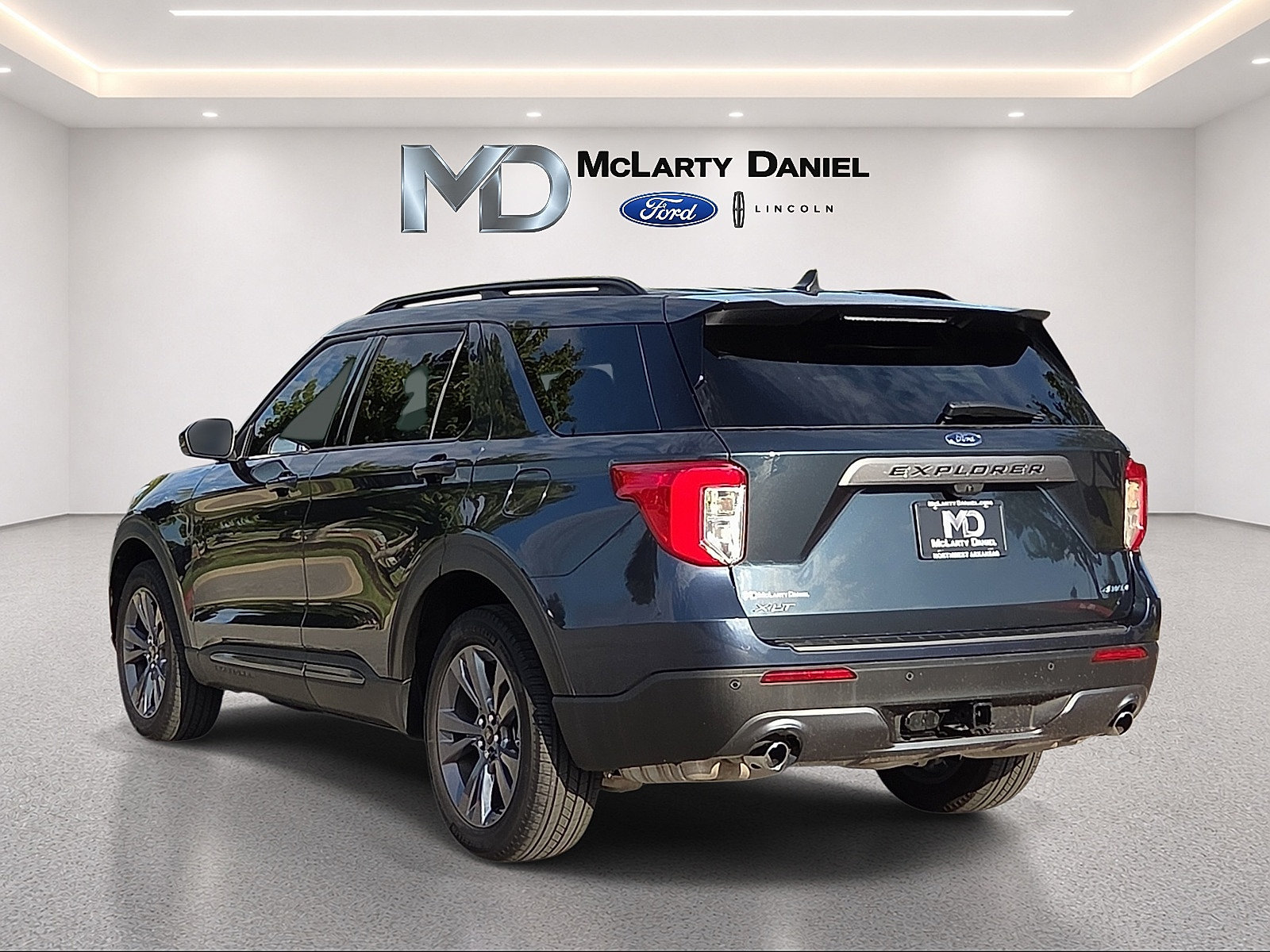 Used 2023 Ford Explorer XLT w/ Equipment Group 202A AWD/4WD image 4