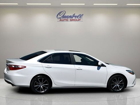 Used 2015 Toyota Camry XSE w/ Moonroof Package FWD image 3