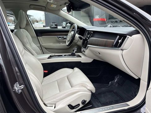 Used 2021 Volvo S90 T6 Inscription image 10