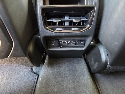 Used 2022 Jeep Grand Cherokee Limited AWD/4WD image 16