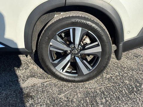 Used 2023 Nissan Rogue SL w/ SL Premium Package image 11