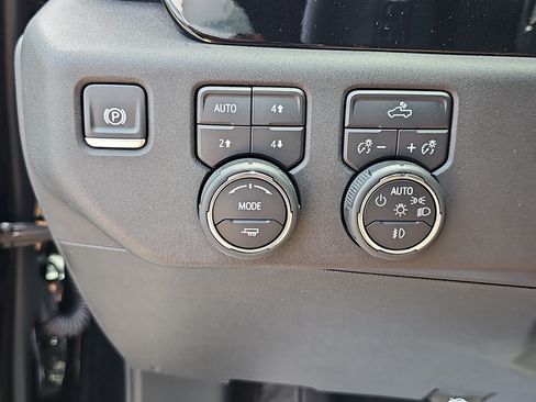 Used 2024 Chevrolet Silverado 1500 RST w/ Z71 Off-Road Package AWD/4WD image 29