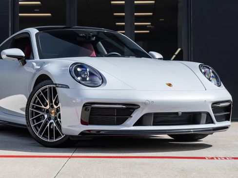 Certified 2023 Porsche 911 Carrera 4 AWD/4WD image 9