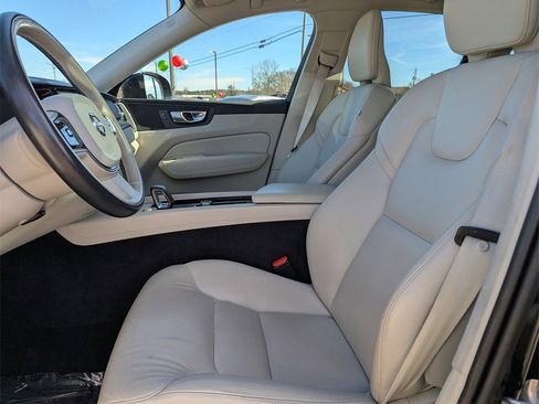 Used 2024 Volvo XC60 B5 Core image 12