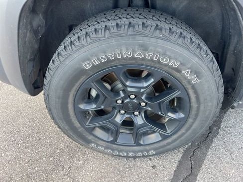 Used 2022 Jeep Cherokee Trailhawk w/ Premium Leather Package image 12