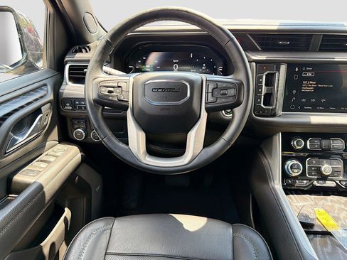 Used 2023 GMC Yukon Denali AWD/4WD image 19