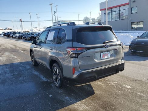 Used 2025 Subaru Forester Premium image 3