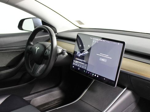 Used 2020 Tesla Model 3 Standard Range Plus image 18
