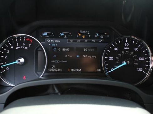 Used 2018 Ford Expedition XLT w/ Equipment Group 202A AWD/4WD image 16