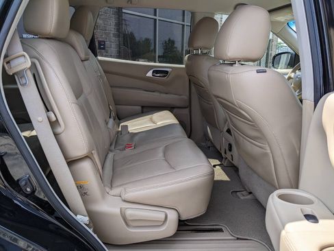 Used 2013 Nissan Pathfinder Platinum AWD/4WD image 16