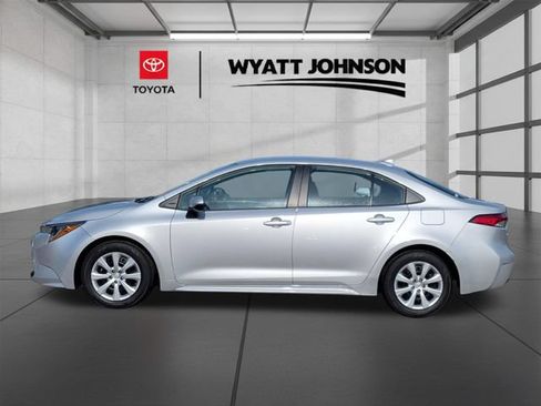 Used 2024 Toyota Corolla LE FWD image 2