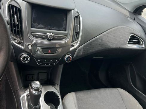 Used 2019 Chevrolet Cruze LS FWD image 11