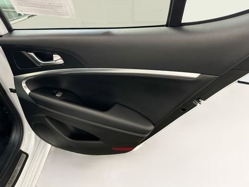 Used 2025 Genesis G70 2.5T AWD/4WD image 31