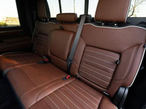 Used 2025 GMC Sierra 2500 Denali Ultimate image 32