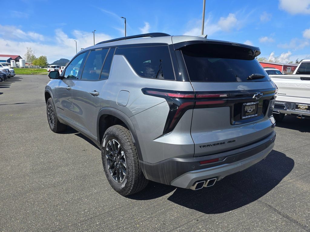 Used 2025 Chevrolet Traverse Z71 w/ LPO, Floor Liner Package AWD/4WD image 5