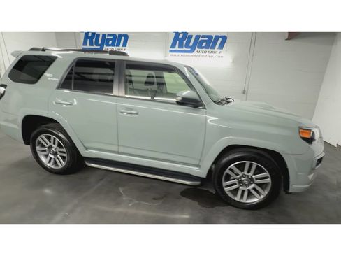 Used 2022 Toyota 4Runner TRD Sport RWD image 2