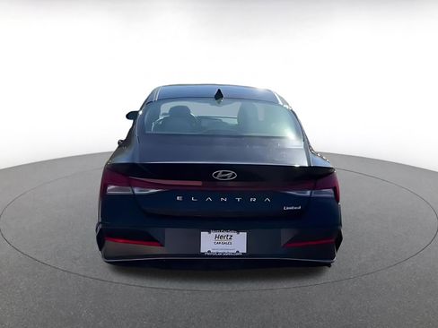 Used 2025 Hyundai Elantra Limited image 12