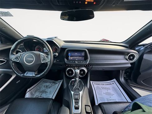 Used 2021 Chevrolet Camaro LT w/ Technology Package image 10