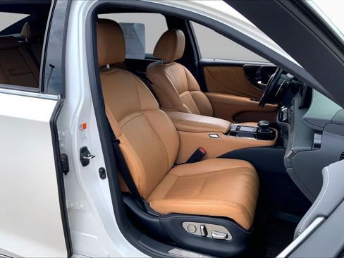 Used 2022 Lexus LS 500 w/ Interior Upgrade Package RWD image 8