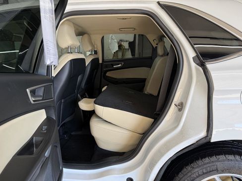 Used 2024 Ford Edge SEL w/ Convenience Package image 17