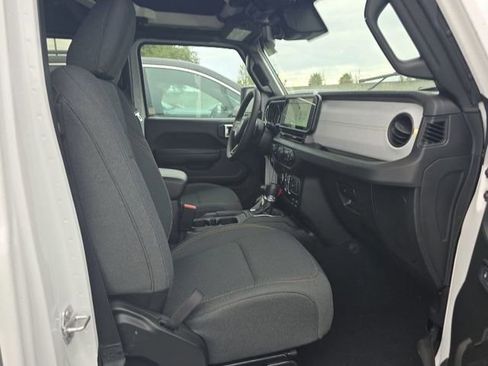 Used 2024 Jeep Gladiator Sport image 16