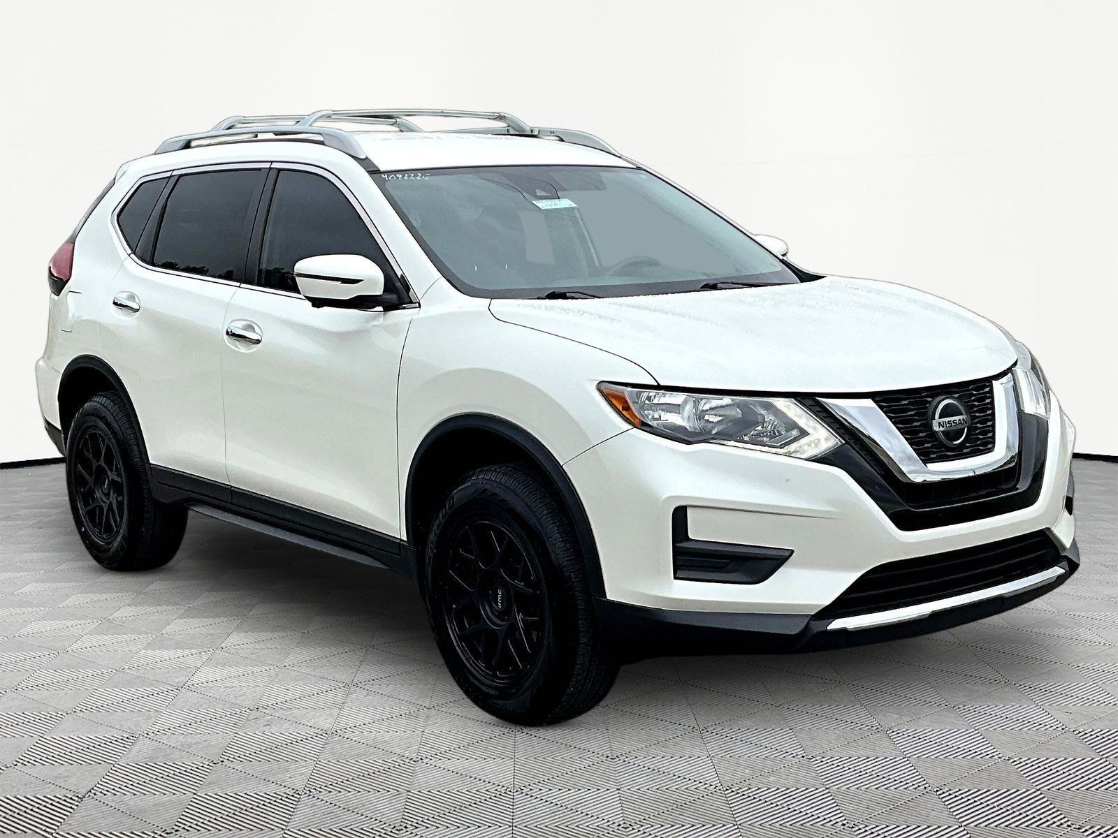 Used 2019 Nissan Rogue SV w/ Premium Package FWD image 10