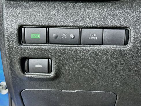 Used 2024 Nissan Sentra SV w/ All-Weather Package FWD image 17