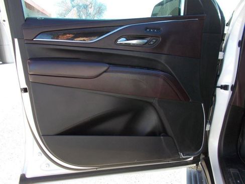 Used 2021 Cadillac Escalade Premium Luxury Platinum image 17