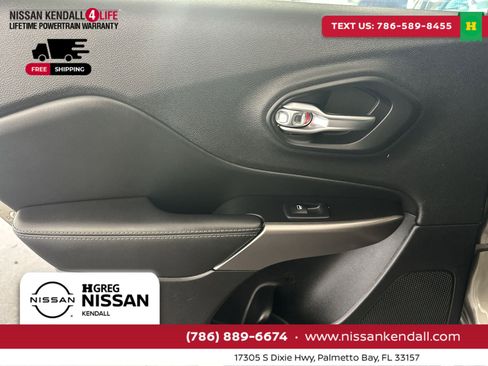 Used 2021 Jeep Cherokee Limited image 34