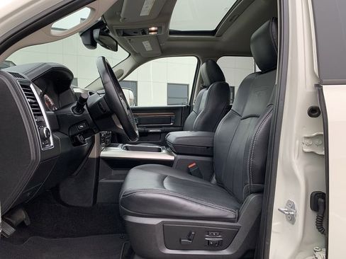 Used 2018 RAM 1500 Laramie image 30