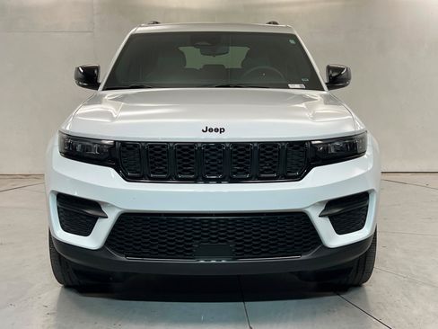 Certified 2023 Jeep Grand Cherokee Altitude AWD/4WD image 8