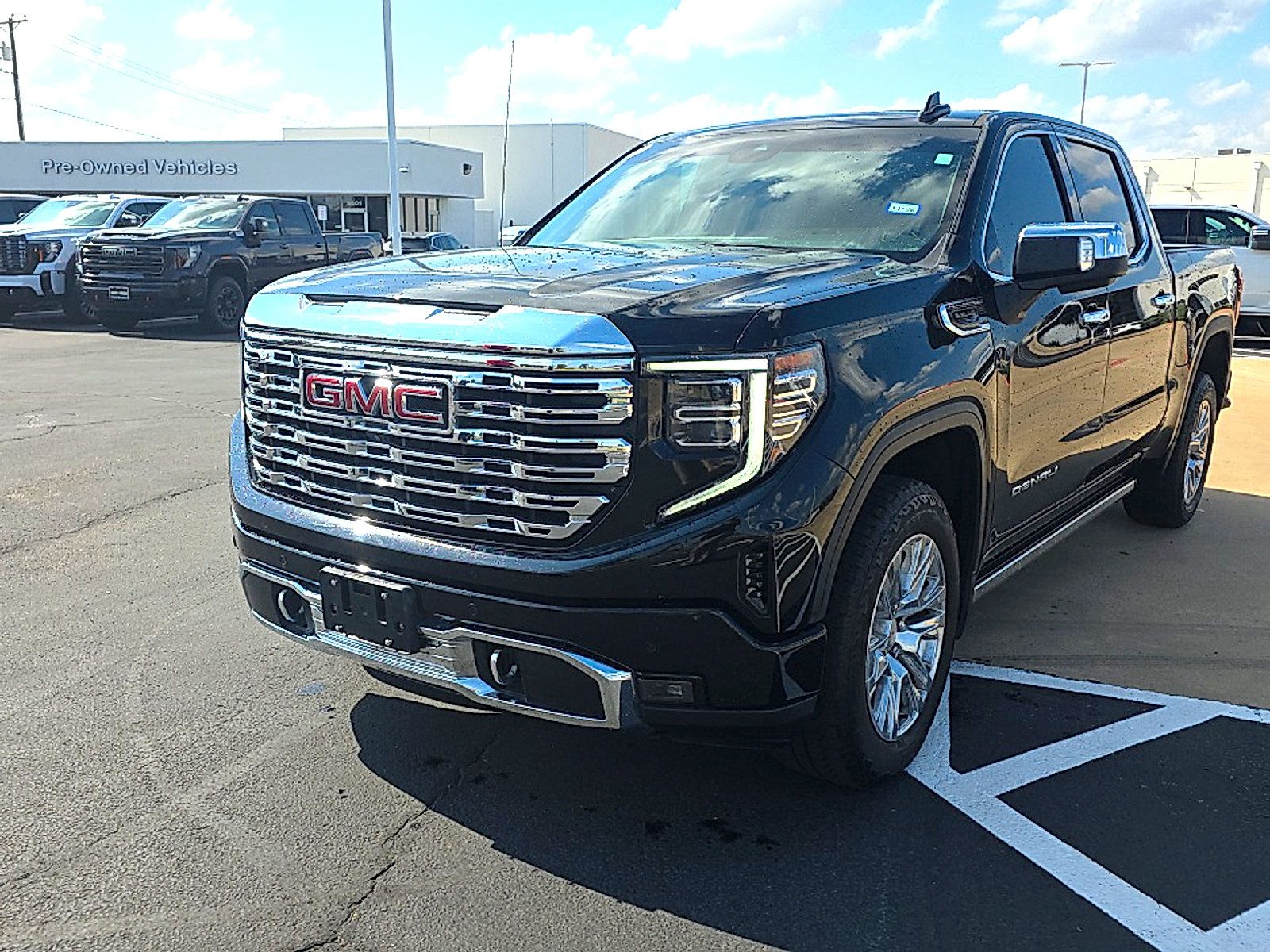 Used 2023 GMC Sierra 1500 Denali AWD/4WD image 2