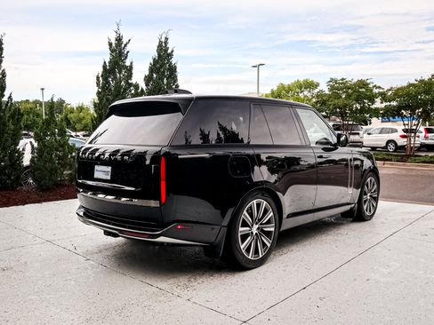 Used 2024 Land Rover Range Rover Autobiography AWD/4WD image 11