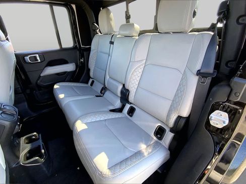 Used 2022 Jeep Gladiator Overland AWD/4WD image 38